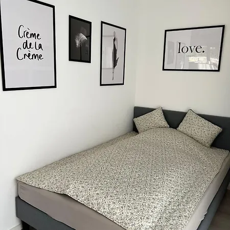 Apartment Krullywood- Modernes 1 *